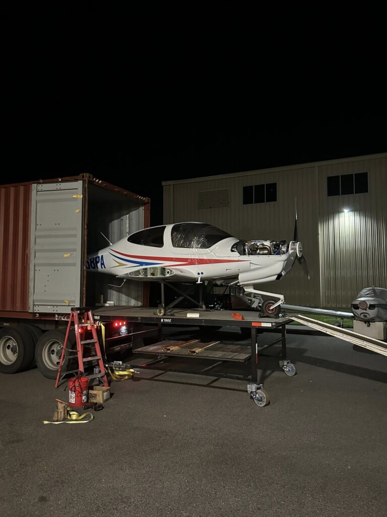 Aircraft Diamond DA40 shipped to the U.K. by Neel Aviation – disassembly, containerization, and export services.